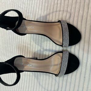 TOP Moda Elegant Black and Silver Heels